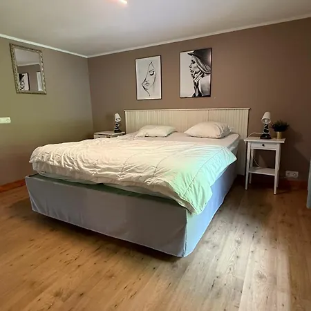 Le Petit Château De Harzé Hébergement de vacances Aywaille